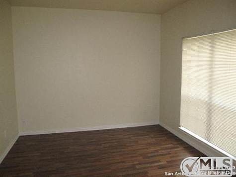 3rd image of 15714 Knollcliff