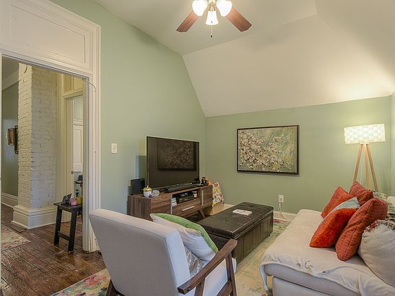 2nd image of 4156 Oak St APT 2