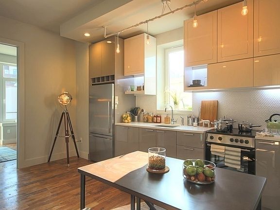 4th image of 1038 Greene Ave #319