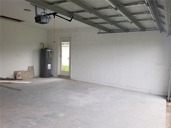 3rd image of 525 Cardinal Dr