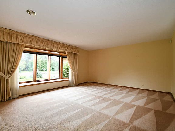 3rd image of 12 Parklane Dr