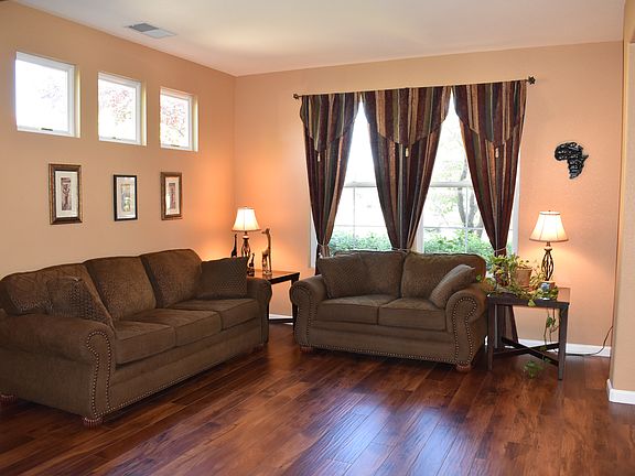 3rd image of 1542 Thurman Way