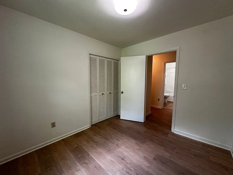 113 Sherwood Ct — Photo 9