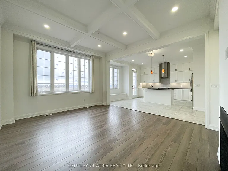 20 Frank Kelly Dr — Photo 2