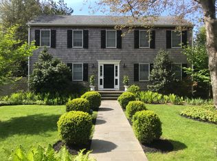 66 Harvest Ln, Southampton, NY 11968