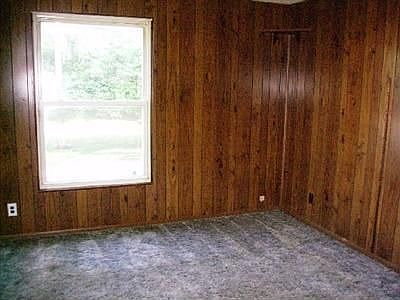 5th image of 305 S Main St