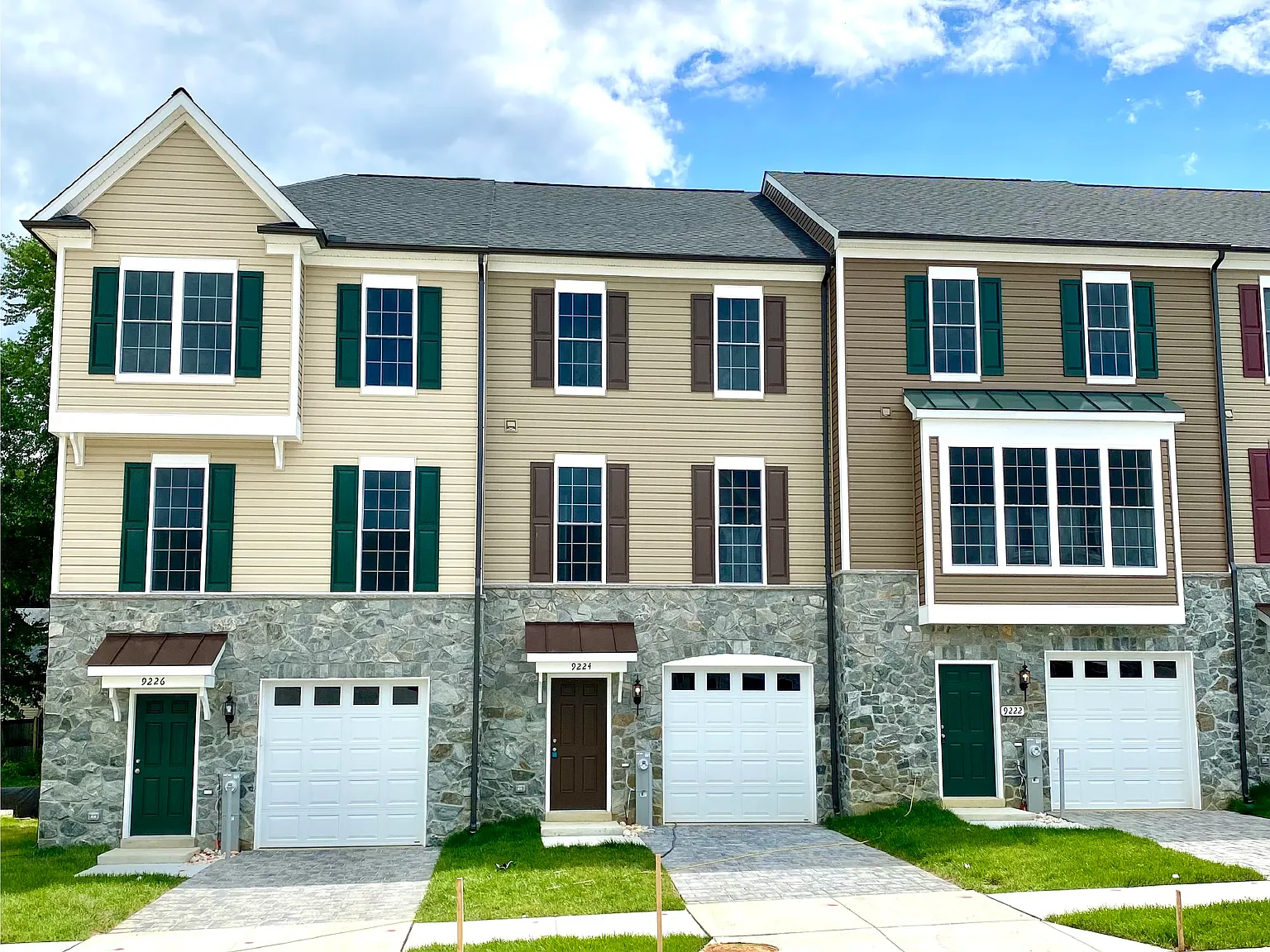 4 bed, 2.5 bath, 2241 sqft, $2,975 — Photo 1