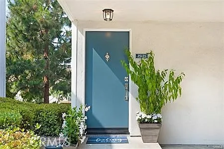 3 bed, 1.5 bath, 1324 sqft, $4,600 — Photo 2