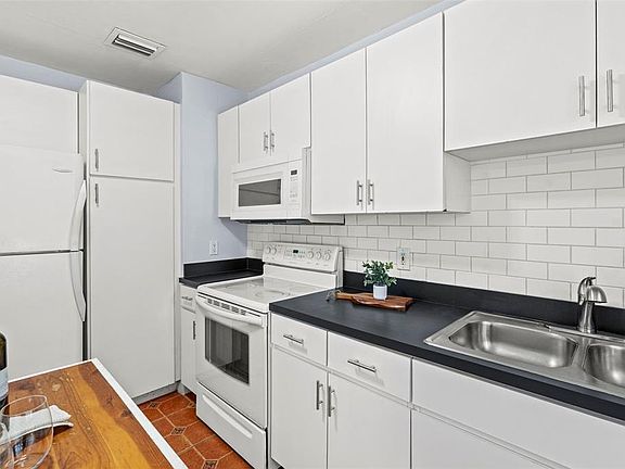 5th image of 3313 Price Ave