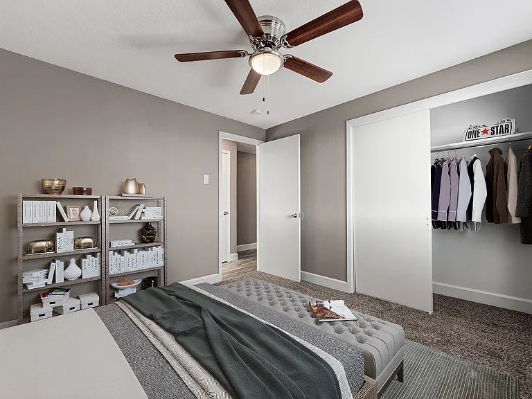 Large one bedroom with a ceiling fan and closet