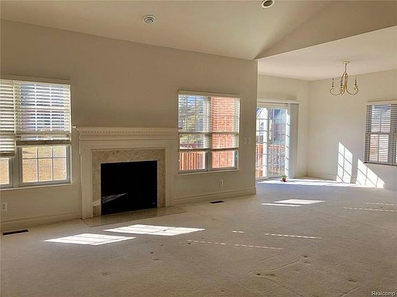 4th image of 37225 Berkleigh Ct #1