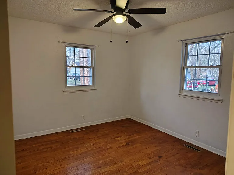 1208 Scott Dr — Photo 11