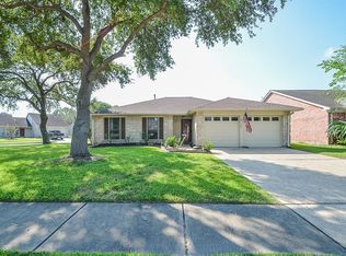 901 Shadow Creek Dr, La Porte, TX 77571