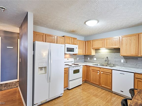 4th image of 9982 Beverly Ln