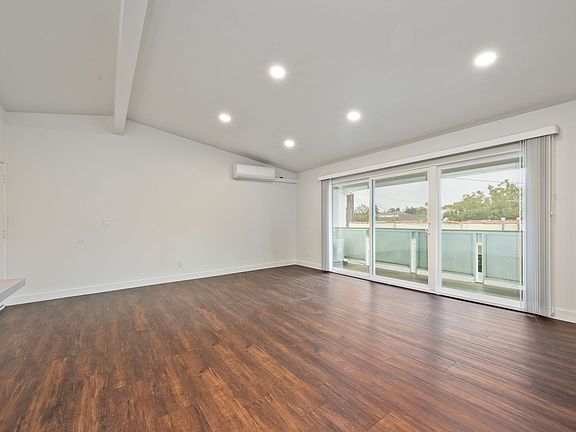 5th image of 2257 W Carson St #E
