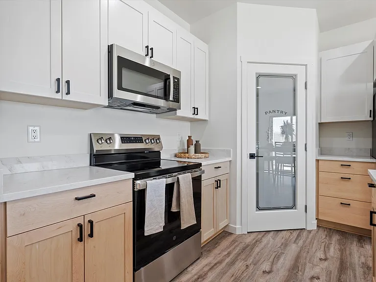 638 G St NE — Photo 38