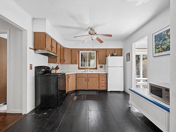 5th image of 126 Pembroke Dr
