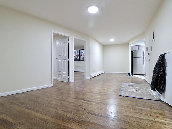3rd image of 6759 Metropolitan Ave #3RIGHT