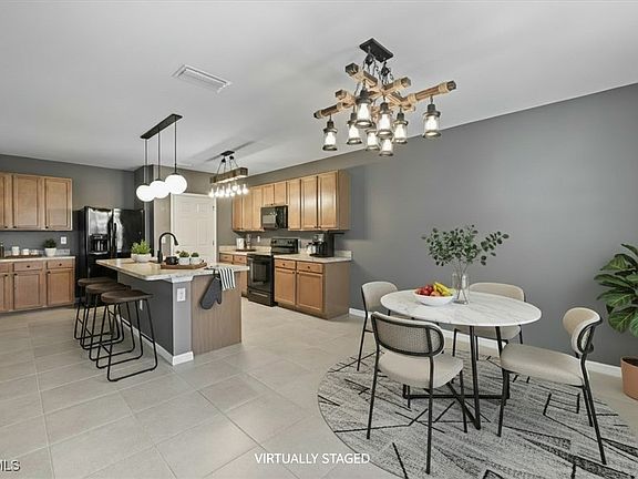 4th image of 2540 SW 9th Pl
