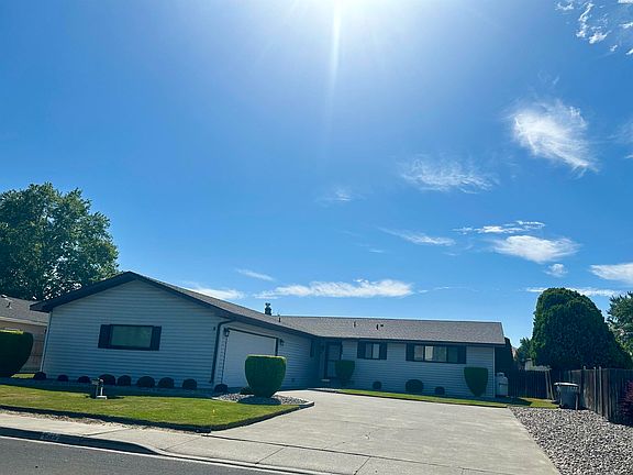 2nd image of 1575 Cimarron Ave