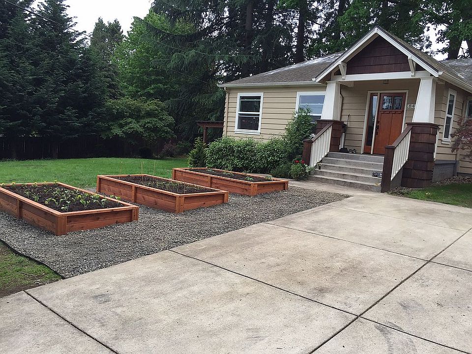 2nd image of 8480 SE Strawberry Ln