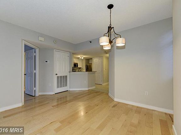 3rd image of 1045 N Utah St #2302