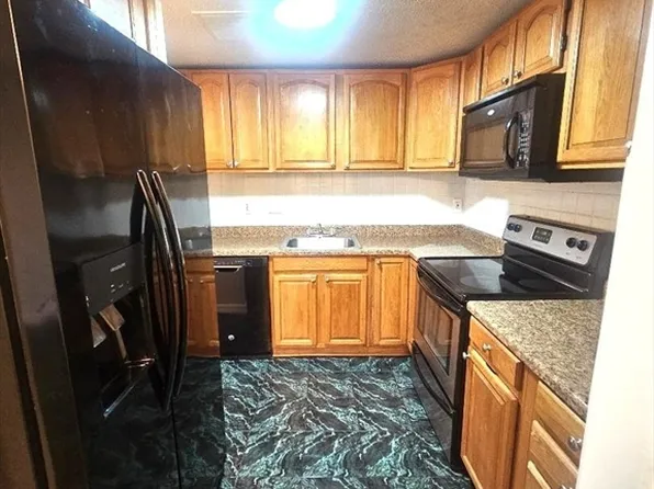 25 Longworth Ave Unit 8, Brockton, MA 02301