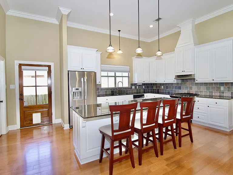 2166 Hillridge Ave — Photo 1