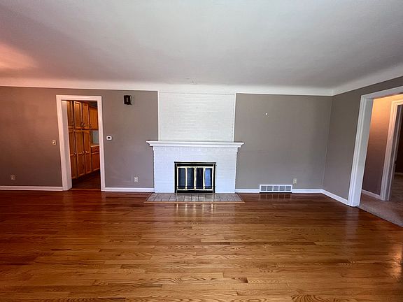 3rd image of 9 Morningside Dr SE