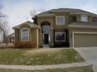 1513 SW Hedgewood Ln, Lees Summit, MO 64081