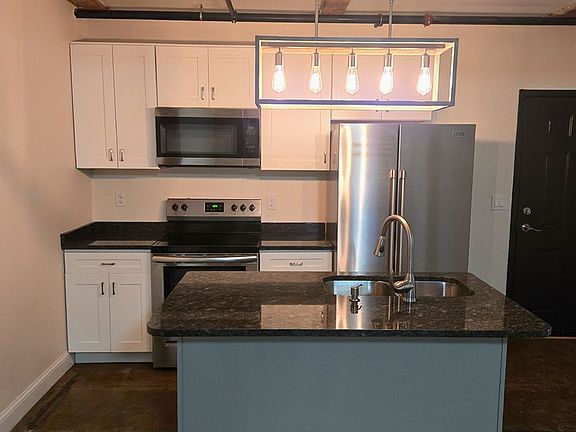 3rd image of 548 Roosevelt Ave Unit 1
