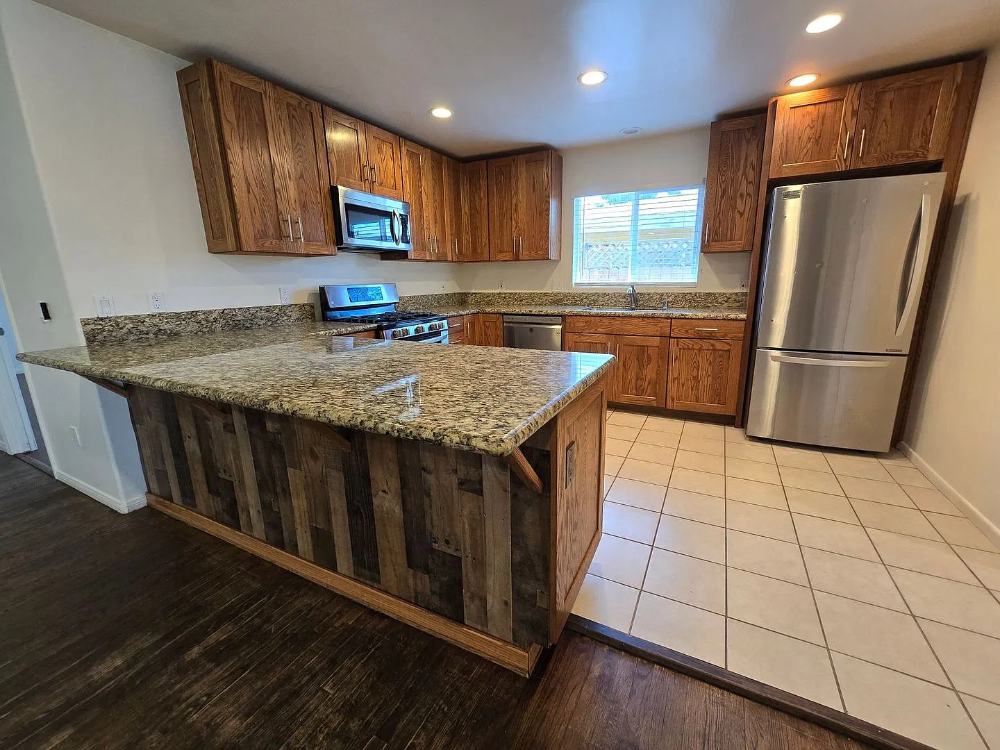5BD/3BA on Adobe Dr!! — Photo 4
