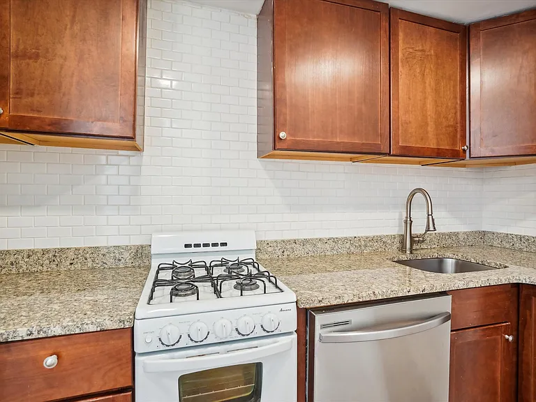 2431 I St NW #B — Photo 11