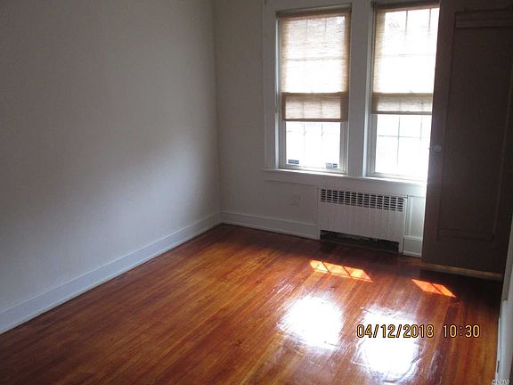 5th image of 588 S Long Beach Ave