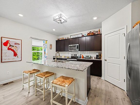 3rd image of 83 Marigold Ln