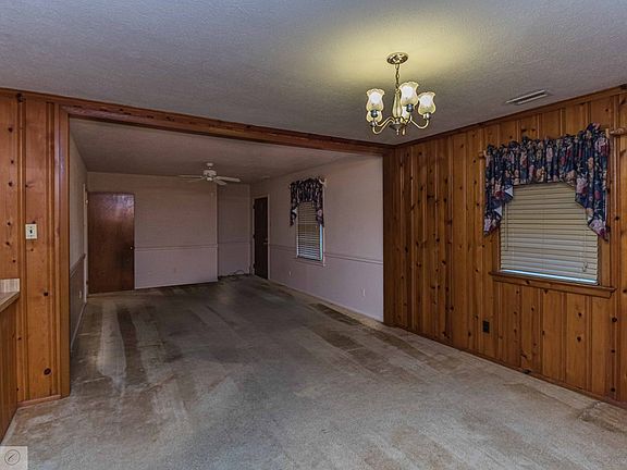 4th image of 102 E Westwood Dr