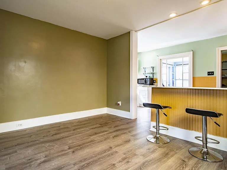 11 Beattie Ave — Photo 3