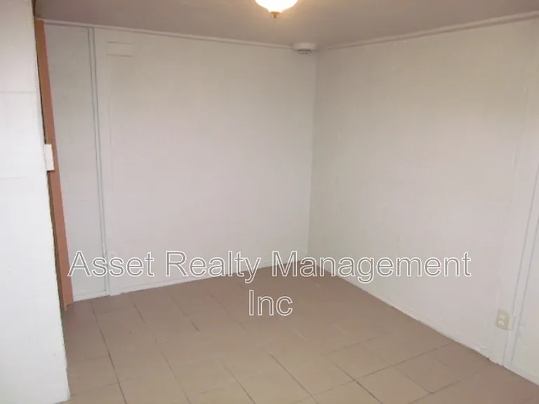 102 Wainwright Rd — Photo 15