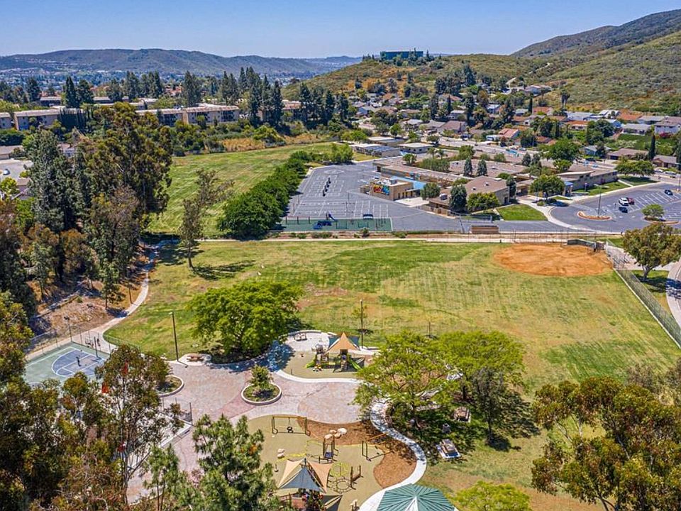 Rolling Hills Park and Rolling Hills Elementary