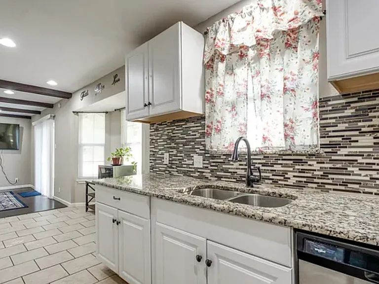 5702 Woodgreen — Photo 18