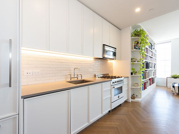 5th image of 184 Kent Ave APT A616