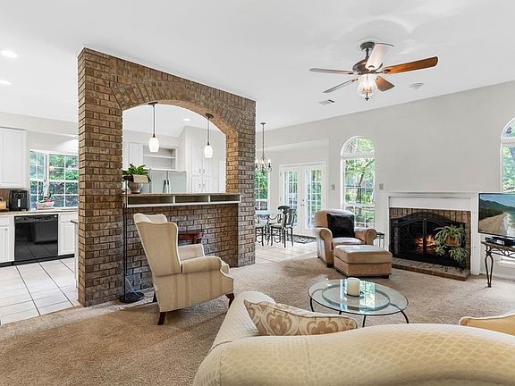 3rd image of 2608 Valley Creek Trl