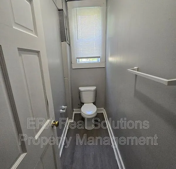 95 Whitethorne Ave — Photo 13