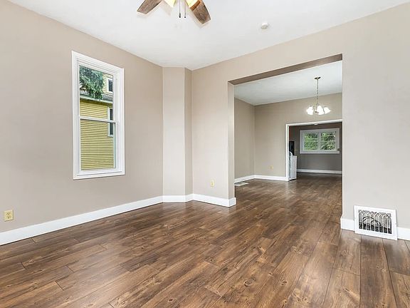 3rd image of 639 Caledonia Pl