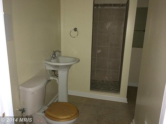 5th image of 489 Victoria Ct