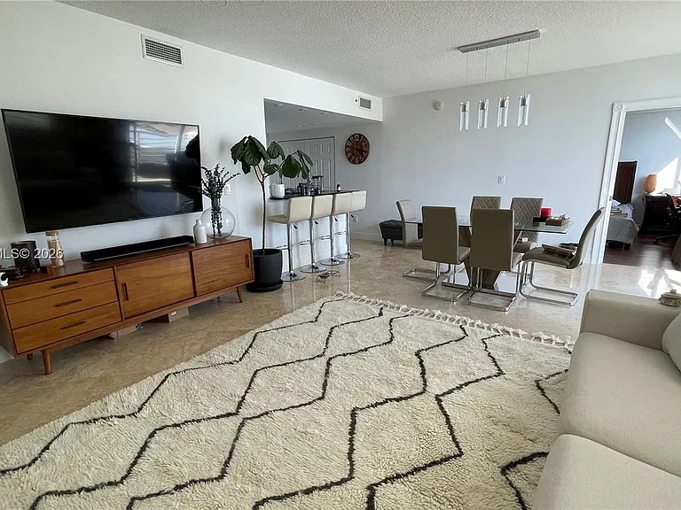 18800 NE 29th Ave #818 — Photo 3