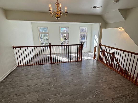 2nd image of 1279 Lindsay Ln