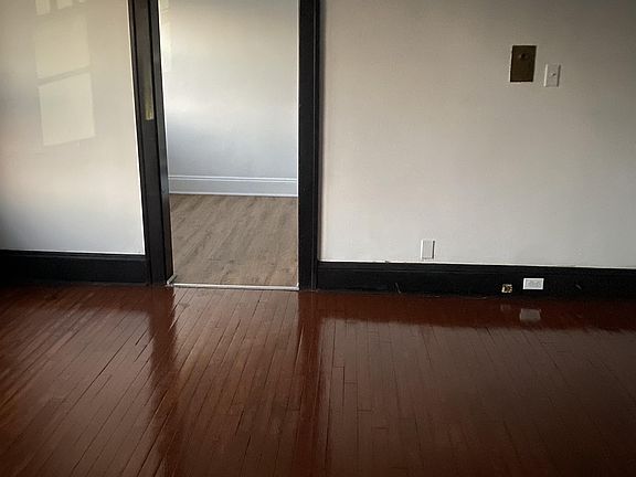 4th image of 1442 W 101st St APT 17