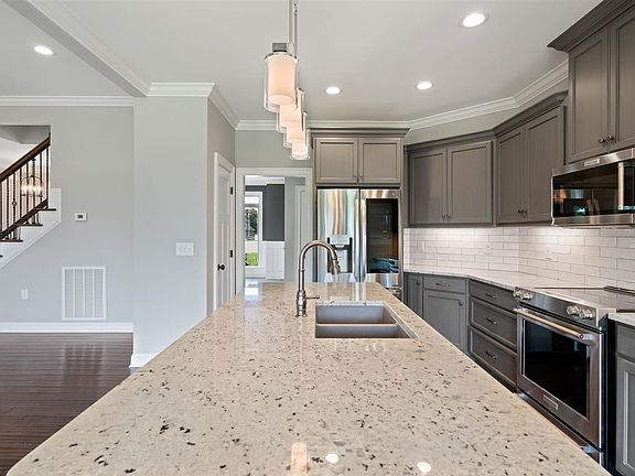4th image of 532 Dunbarton Ave