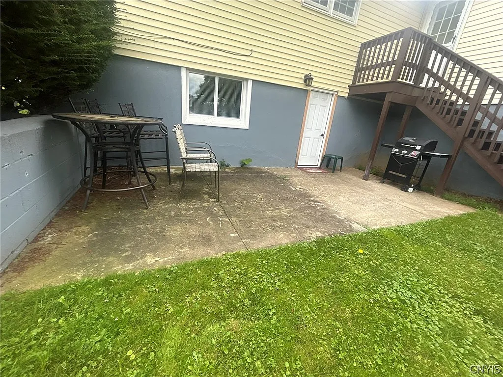 4 bed, 2.0 bath, 2085 sqft, $3,500 — Photo 3